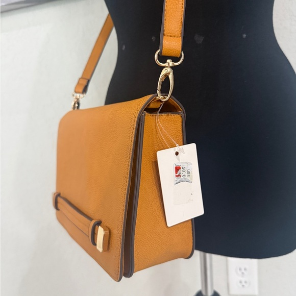 Elegant Tan Crossbody Bag - Picture 3 of 7